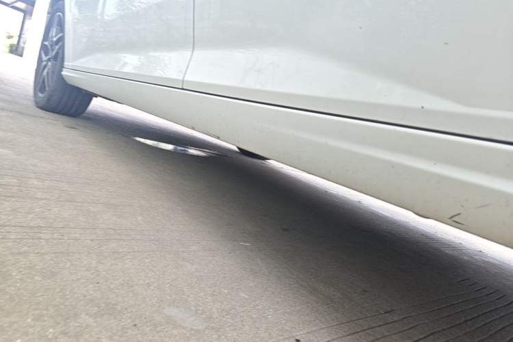 Used Dongfeng Aeolus Yixuan 2021 230T Automatic Chasing Shadow Edition Left Side Sill