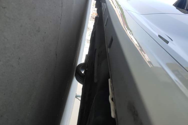Used Dongfeng Aeolus Yixuan 2021 230T Automatic Zuiying Knight Edition Left Side Sill