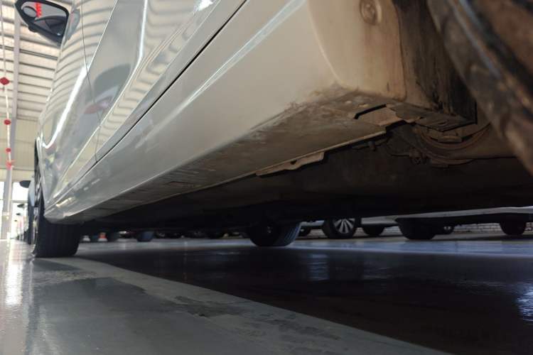 Used Dongfeng Aeolus Yixuan 2021 230T Automatic Chasing Shadow Edition Left Side Sill