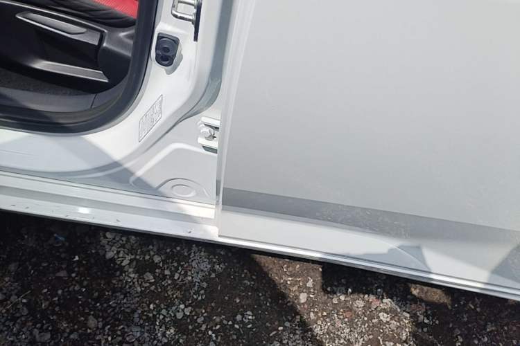 Used Dongfeng Aeolus Yixuan 2021 230T Automatic Zuiqing Edition Left Side Sill