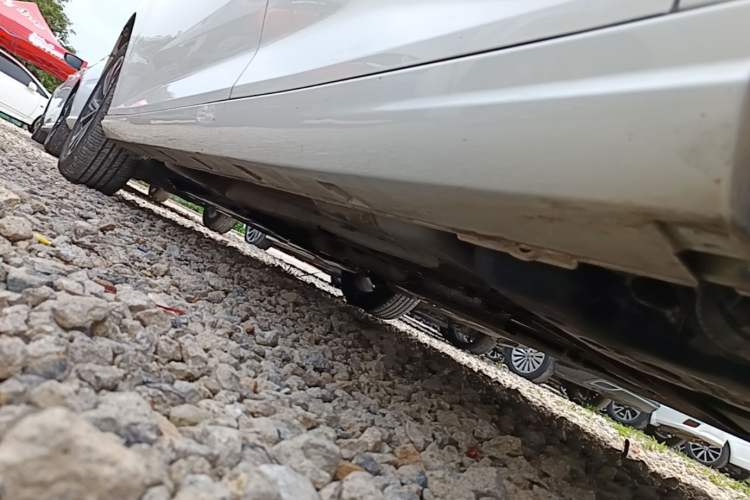 Used Dongfeng Aeolus Yixuan 2021 230T Automatic Glory Edition Left Side Sill