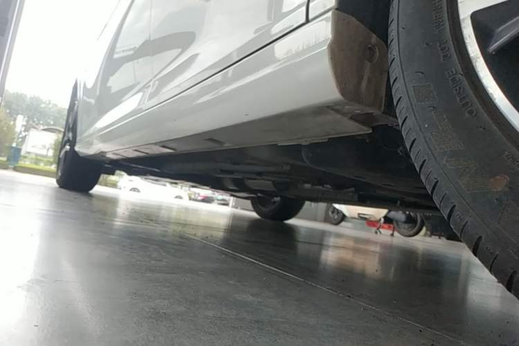 Used Dongfeng Aeolus Yixuan 2021 230T Automatic Chasing Shadow Edition Left Side Sill