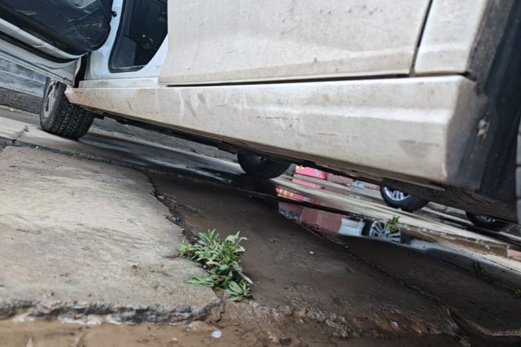 Used Dongfeng Aeolus Yixuan 2021 230T Automatic Dream-Chasing Edition Left Side Sill