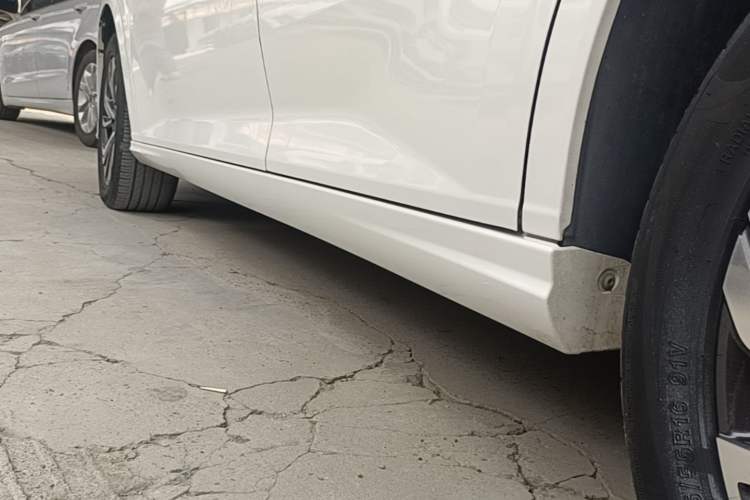 Used Dongfeng Aeolus Yixuan 2021 230T Automatic Zuiqing Edition Left Side Sill