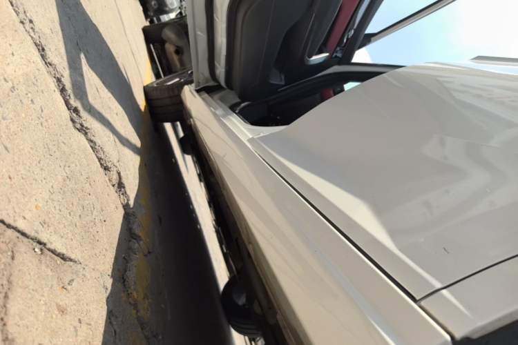 Used Dongfeng Aeolus Yixuan 2021 230T Automatic Zuiying Knight Edition Left Side Sill