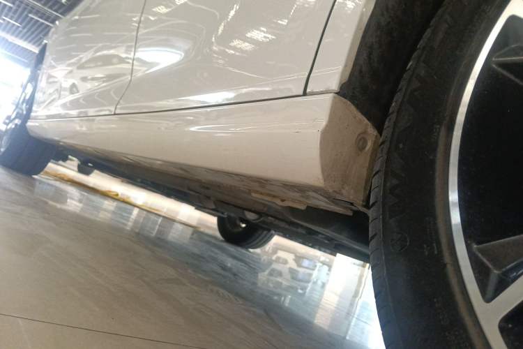 Used Dongfeng Aeolus Yixuan 2021 230T Automatic Chasing Shadow Edition Left Side Sill