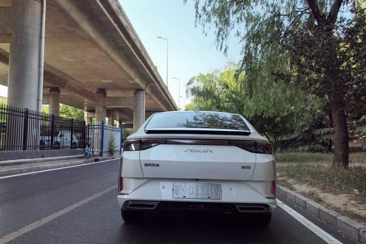 Used Dongfeng Aeolus Yixuan 2021 230T Automatic Glory Edition Rear