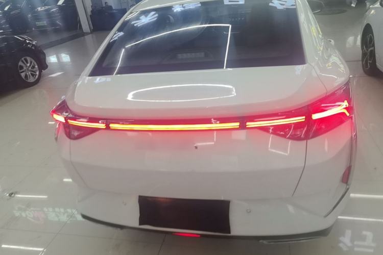 Used Dongfeng Aeolus Yixuan 2021 230T Automatic Chasing Shadow Edition Rear