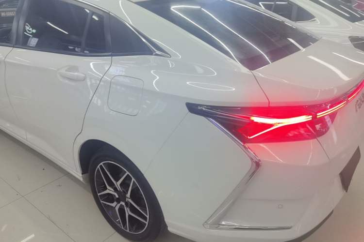 Used Dongfeng Aeolus Yixuan 2021 230T Automatic Chasing Shadow Edition Rear Left 45 Deg