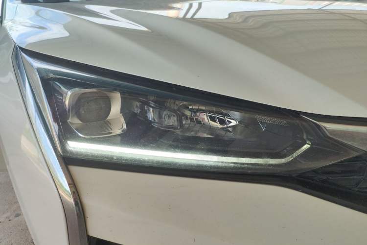 Used Dongfeng Aeolus Yixuan 2021 230T Automatic Zuiqing Edition Right Front Headlight