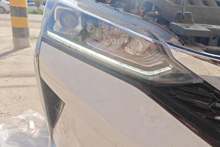 Used Dongfeng Aeolus Yixuan 2021 230T Automatic ZuiFeng Edition Right Front Headlight