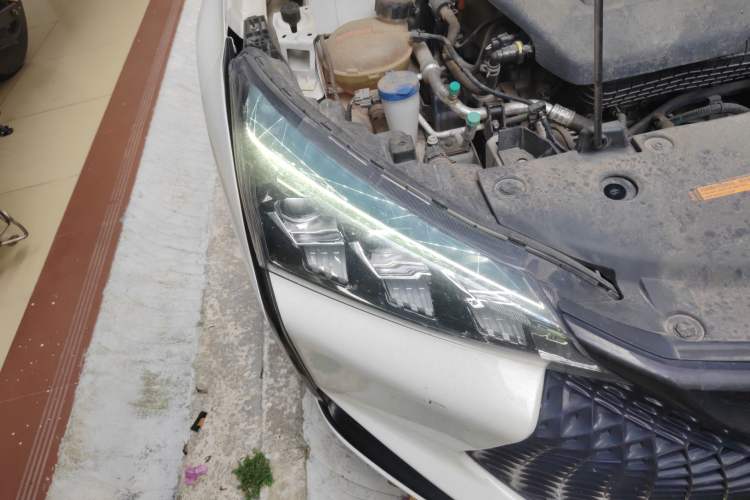 Used Dongfeng Aeolus Yixuan 2021 230T Automatic Dream-Chasing Rider Edition Right Front Headlight