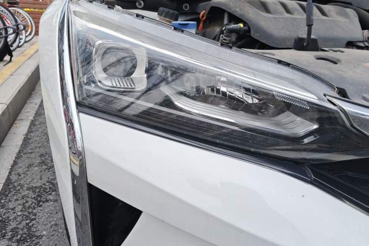 Used Dongfeng Aeolus Yixuan 2021 230T Automatic Glory Edition Right Front Headlight