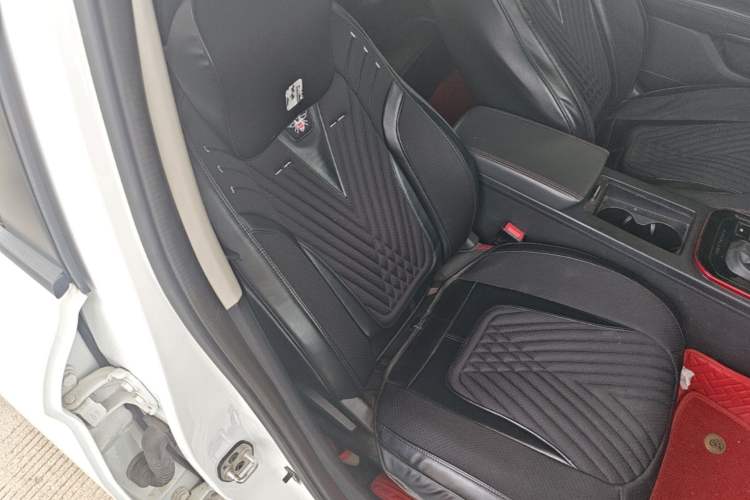 Used Dongfeng Aeolus Yixuan 2021 230T Automatic Chasing Shadow Edition Right Front Seat