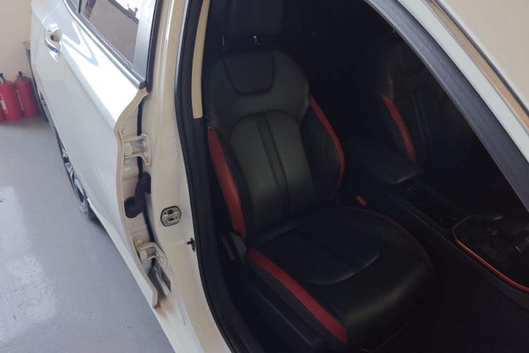 Used Dongfeng Aeolus Yixuan 2021 230T Automatic Chasing Shadow Edition Right Front Seat