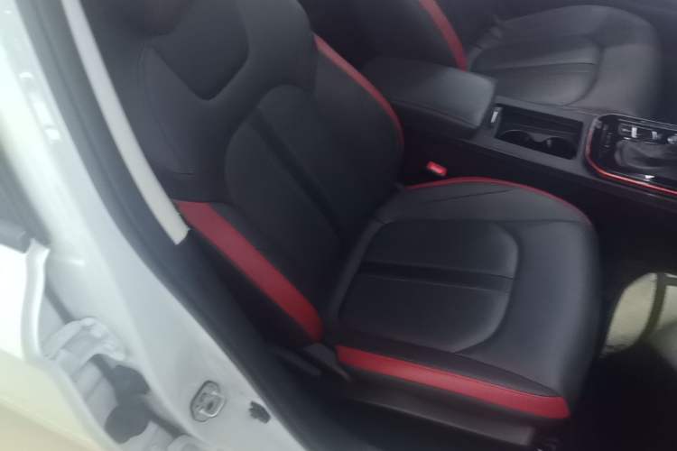 Used Dongfeng Aeolus Yixuan 2021 230T Automatic Chasing Shadow Edition Right Front Seat