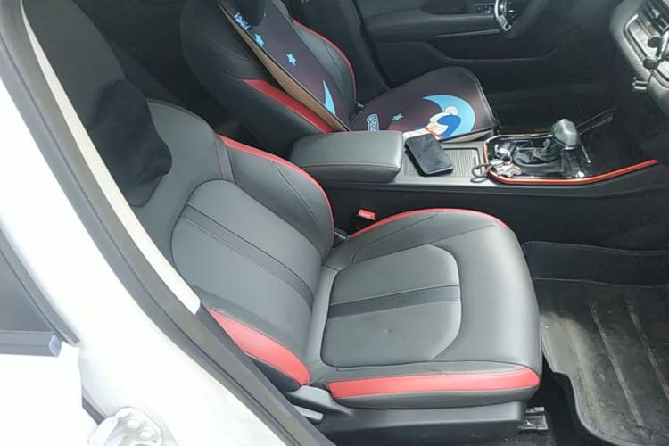 Used Dongfeng Aeolus Yixuan 2021 230T Automatic Chasing Shadow Edition Right Front Seat