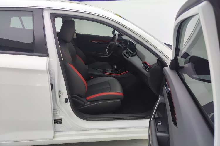 Used Dongfeng Aeolus Yixuan 2021 230T Automatic Glory Edition Right Front Seat