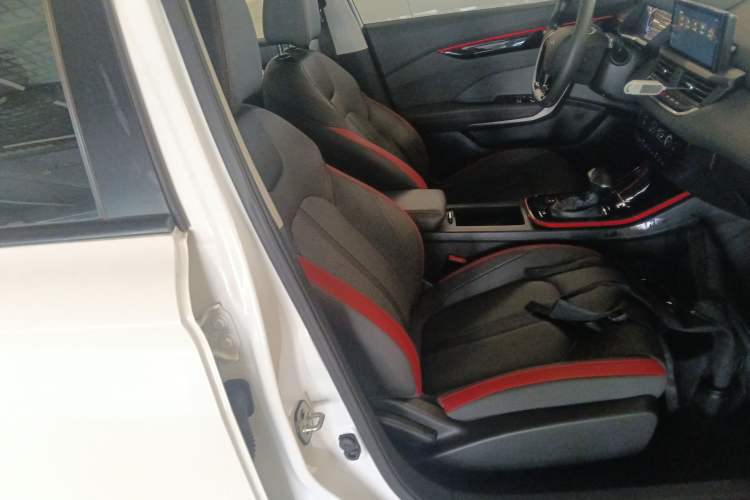 Used Dongfeng Aeolus Yixuan 2021 230T Automatic Chasing Shadow Edition Right Front Seat