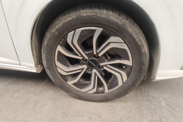 Used Dongfeng Aeolus Yixuan 2021 230T Automatic ZuiFeng Edition Right Front Wheel Hub