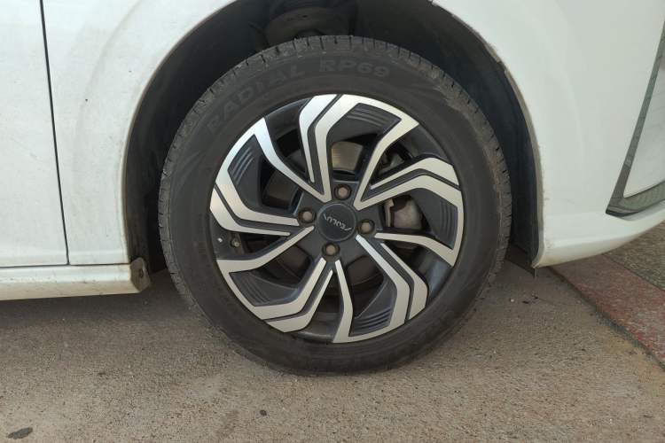 Used Dongfeng Aeolus Yixuan 2021 230T Automatic Zuiqing Edition Right Front Wheel Hub