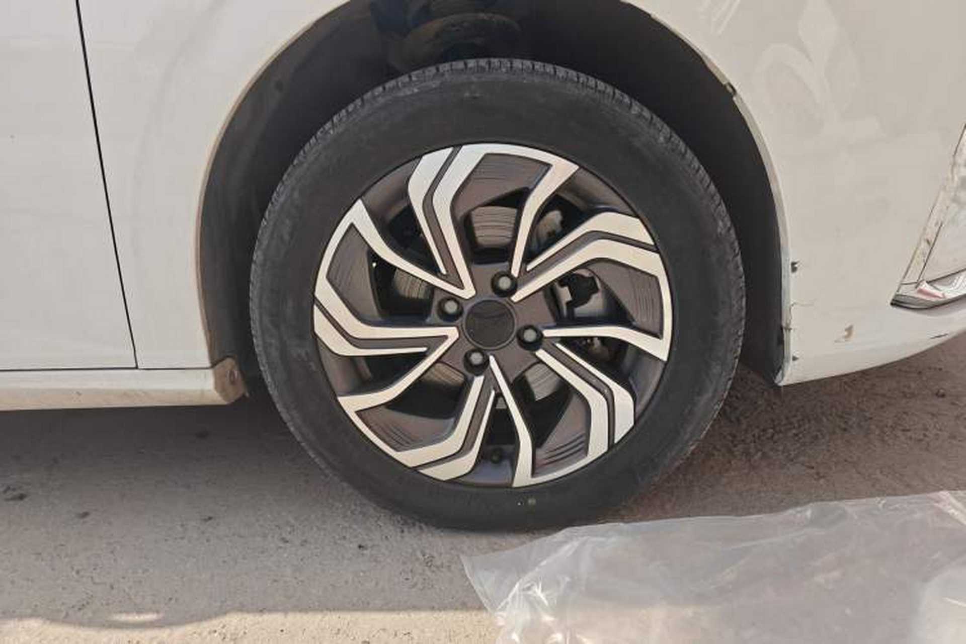 Used Dongfeng Aeolus Yixuan 2021 230T Automatic ZuiFeng Edition Right Front Wheel Hub
