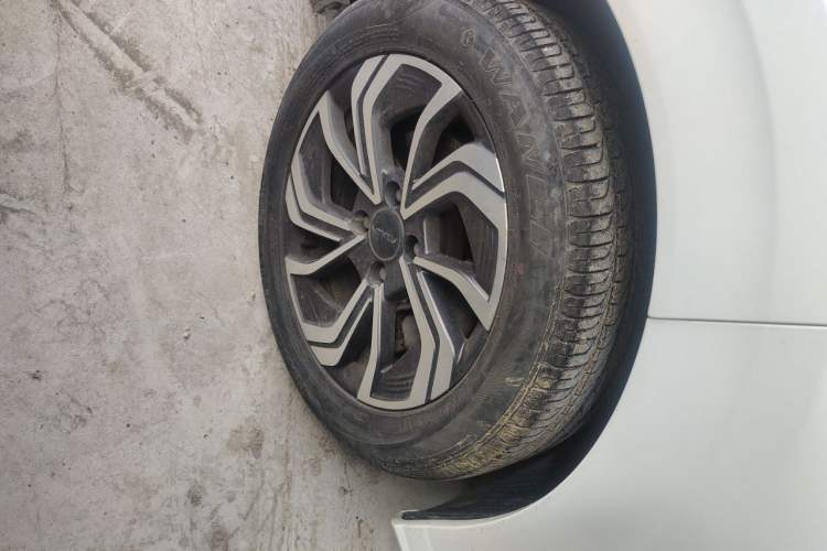 Used Dongfeng Aeolus Yixuan 2021 230T Automatic ZuiFeng Edition Right Front Wheel Hub