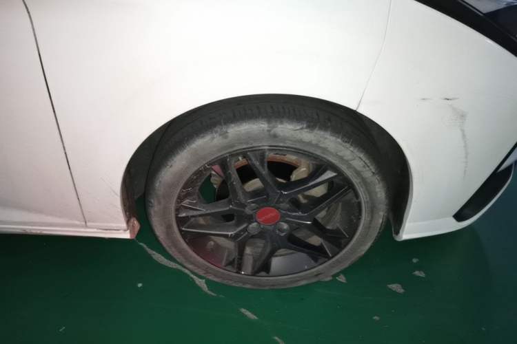 Used Dongfeng Aeolus Yixuan 2021 230T Automatic Zuiying Knight Edition Right Front Wheel Hub