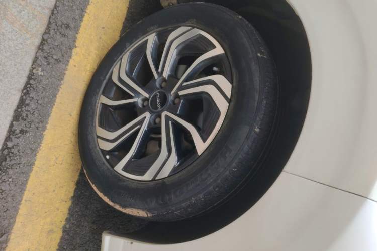 Used Dongfeng Aeolus Yixuan 2021 230T Automatic Zuiqing Edition Right Front Wheel Hub