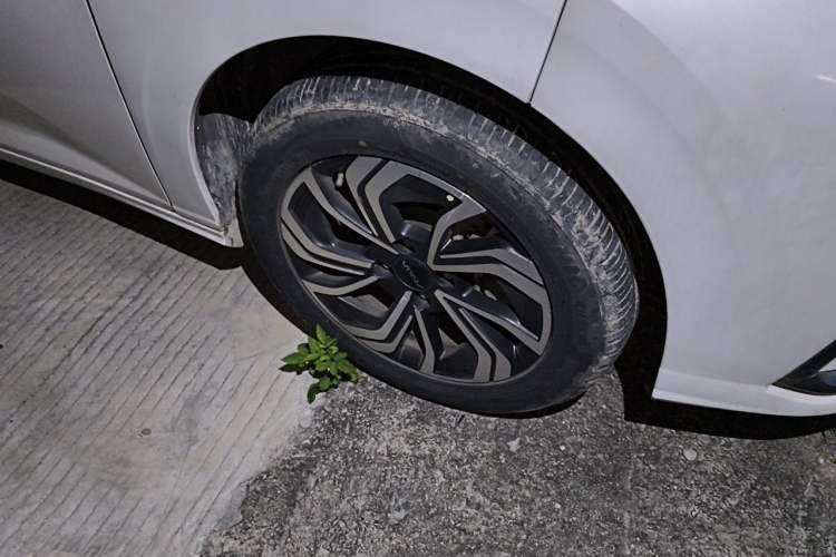 Used Dongfeng Aeolus Yixuan 2021 230T Automatic Zuiqing Edition Right Front Wheel Hub