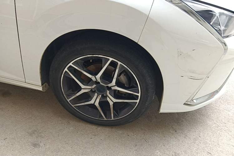 Used Dongfeng Aeolus Yixuan 2021 230T Automatic Chasing Shadow Edition Right Front Wheel Hub