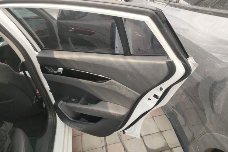 Used Dongfeng Aeolus Yixuan 2021 230T Automatic Glory Edition Right Rear Door Interior