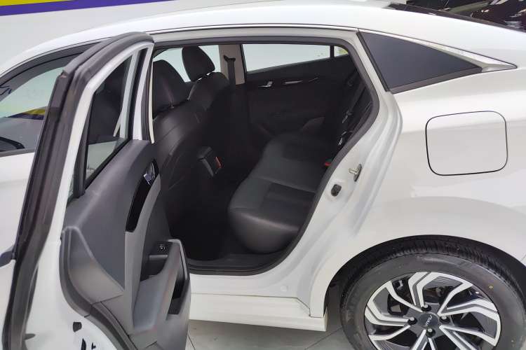 Used Dongfeng Aeolus Yixuan 2021 230T Automatic Glory Edition Right Rear Seat