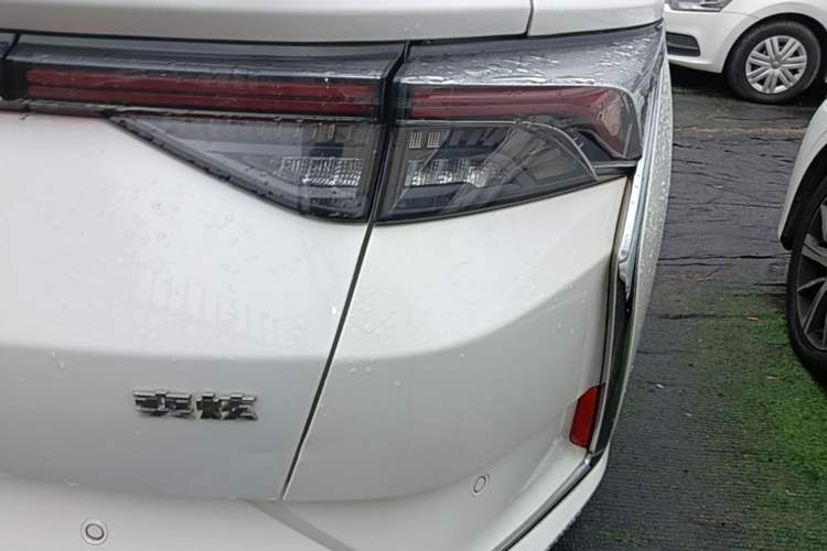 Used Dongfeng Aeolus Yixuan 2021 230T Automatic Zuiqing Edition Right Rear Taillight