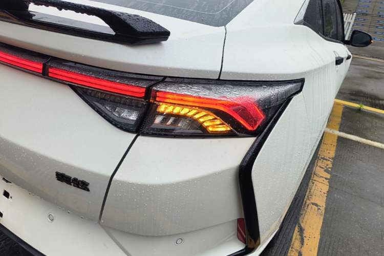 Used Dongfeng Aeolus Yixuan 2021 230T Automatic Hunter Edition Right Rear Taillight