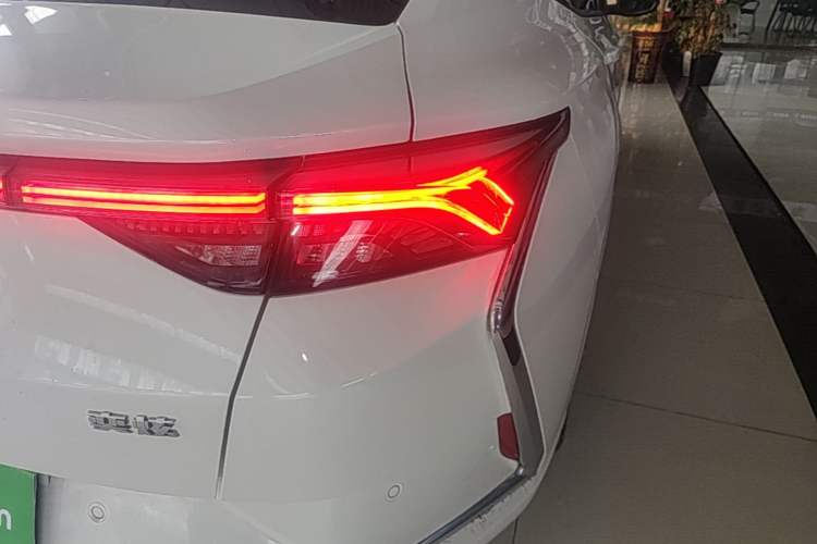 Used Dongfeng Aeolus Yixuan 2021 230T Automatic ZuiFeng Edition Right Rear Taillight