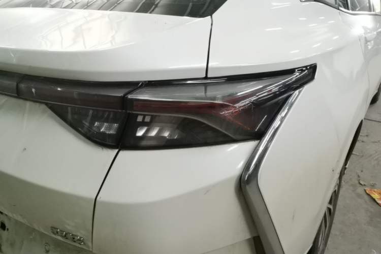 Used Dongfeng Aeolus Yixuan 2021 230T Automatic Glory Edition Right Rear Taillight