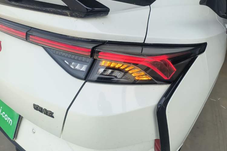 Used Dongfeng Aeolus Yixuan 2021 230T Automatic Hunter Edition Right Rear Taillight