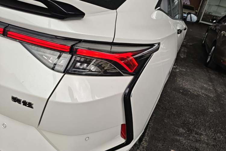 Used Dongfeng Aeolus Yixuan 2021 230T Automatic Hunter Edition Right Rear Taillight