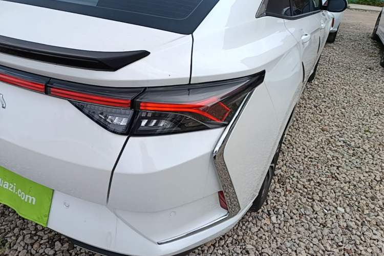 Used Dongfeng Aeolus Yixuan 2021 230T Automatic Glory Edition Right Rear Taillight
