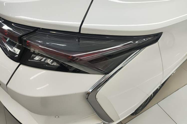 Used Dongfeng Aeolus Yixuan 2021 230T Automatic Zuiqing Edition Right Rear Taillight