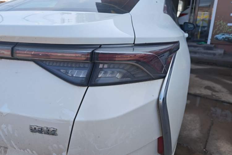 Used Dongfeng Aeolus Yixuan 2021 230T Automatic Dream-Chasing Edition Right Rear Taillight