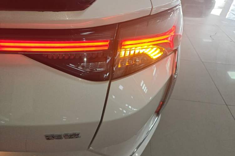 Used Dongfeng Aeolus Yixuan 2021 230T Automatic Zuiqing Edition Right Rear Taillight