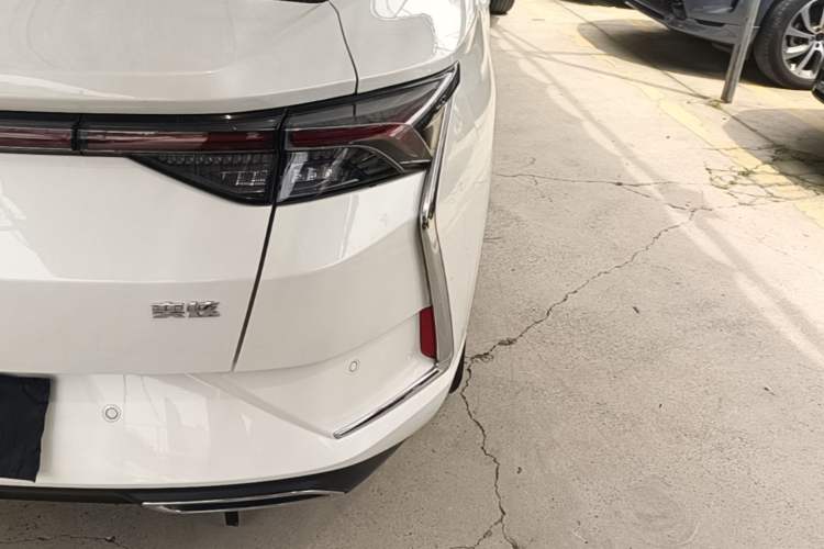 Used Dongfeng Aeolus Yixuan 2021 230T Automatic Zuiqing Edition Right Rear Taillight