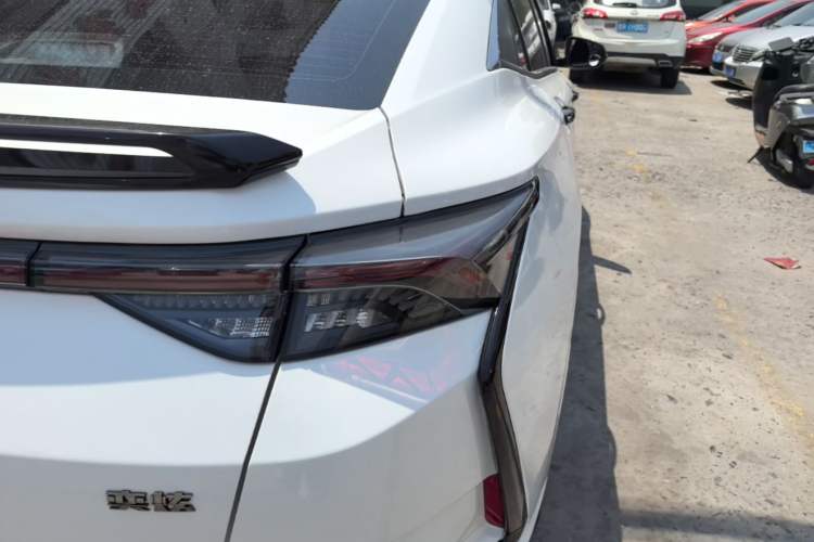 Used Dongfeng Aeolus Yixuan 2021 230T Automatic Zuiying Knight Edition Right Rear Taillight