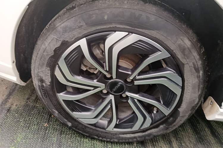 Used Dongfeng Aeolus Yixuan 2021 230T Automatic Zuiqing Edition Right Rear Wheel Hub