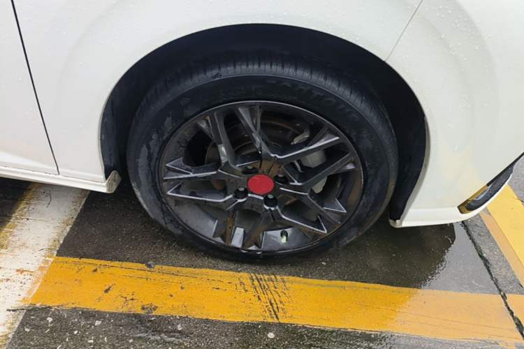 Used Dongfeng Aeolus Yixuan 2021 230T Automatic Hunter Edition Right Rear Wheel Hub