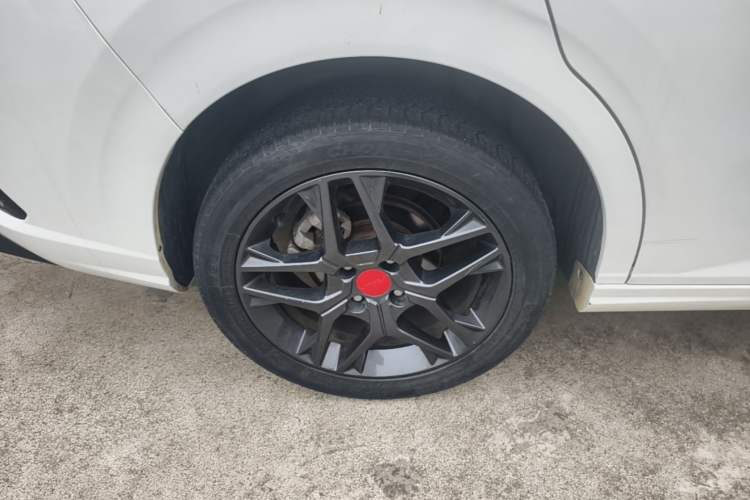 Used Dongfeng Aeolus Yixuan 2021 230T Automatic Dream-Chasing Rider Edition Right Rear Wheel Hub