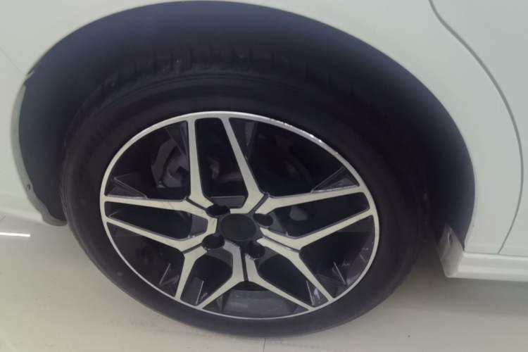 Used Dongfeng Aeolus Yixuan 2021 230T Automatic Chasing Shadow Edition Right Rear Wheel Hub