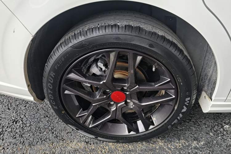 Used Dongfeng Aeolus Yixuan 2021 230T Automatic Hunter Edition Right Rear Wheel Hub